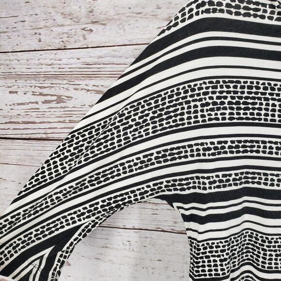 Chico's Women's Black White Knit Striped Batwing Sleeve Pullover Top Size 0 - Picture 4 of 13